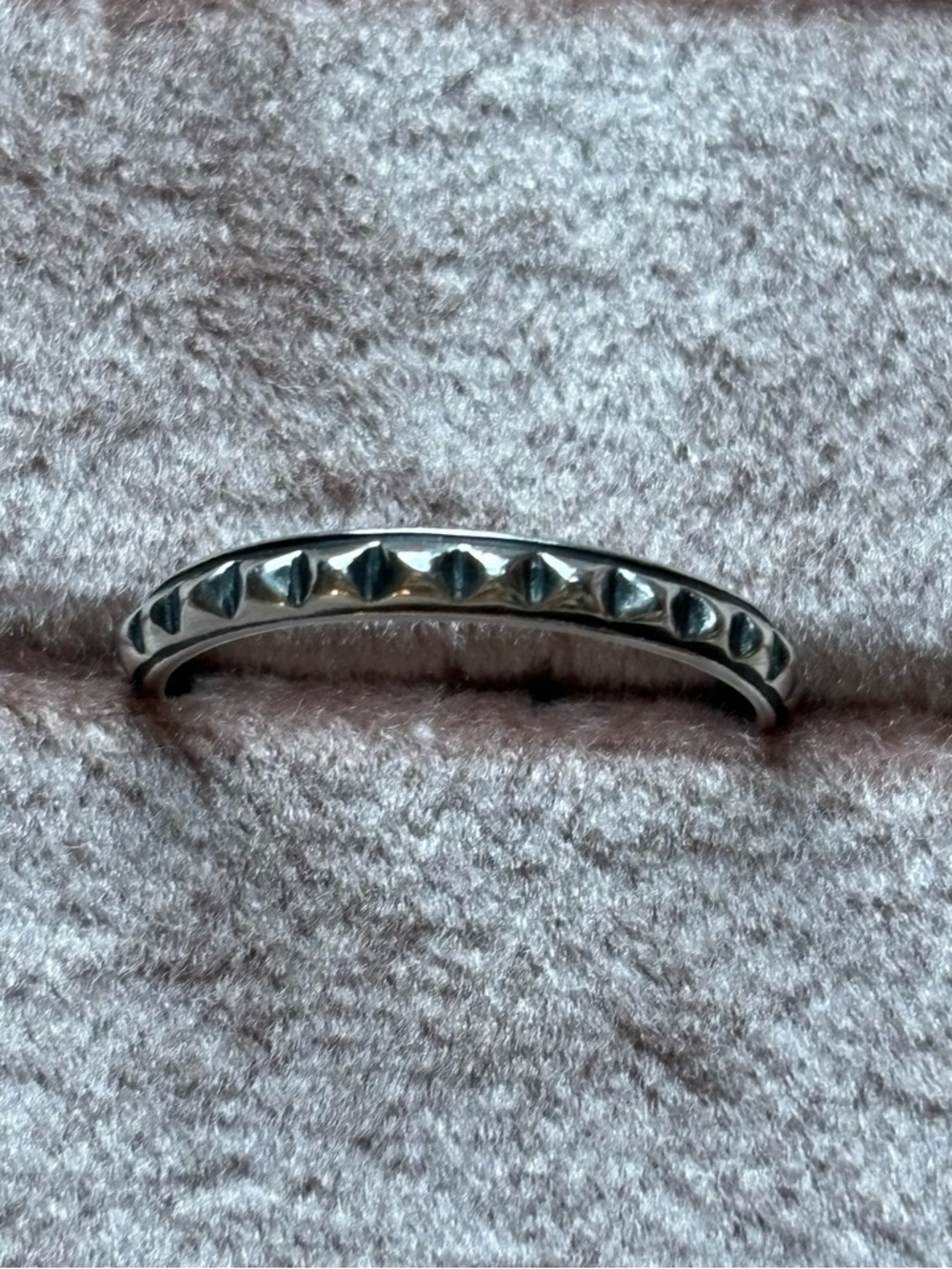 92( Sterling Silver Studded Design Band Stacking Ring Size 7 1.69 Grams